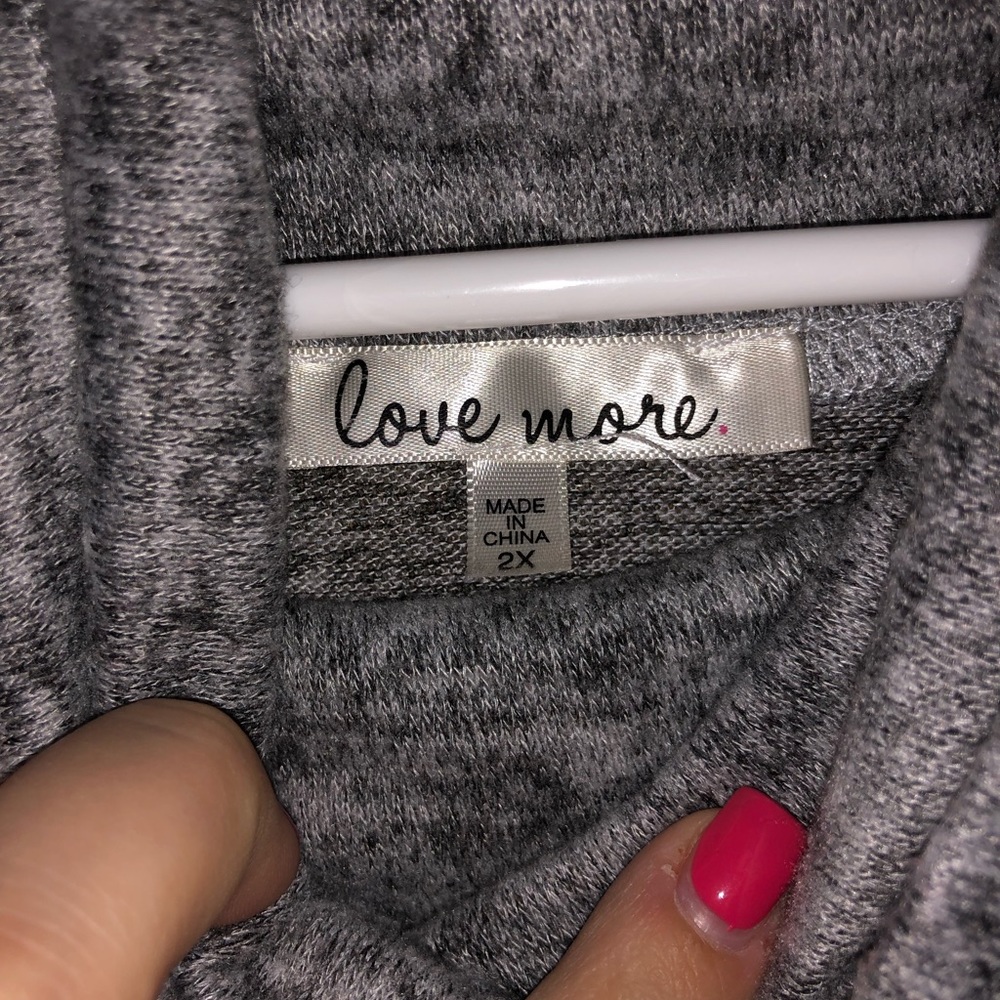 Tops - Picture 5 of 8